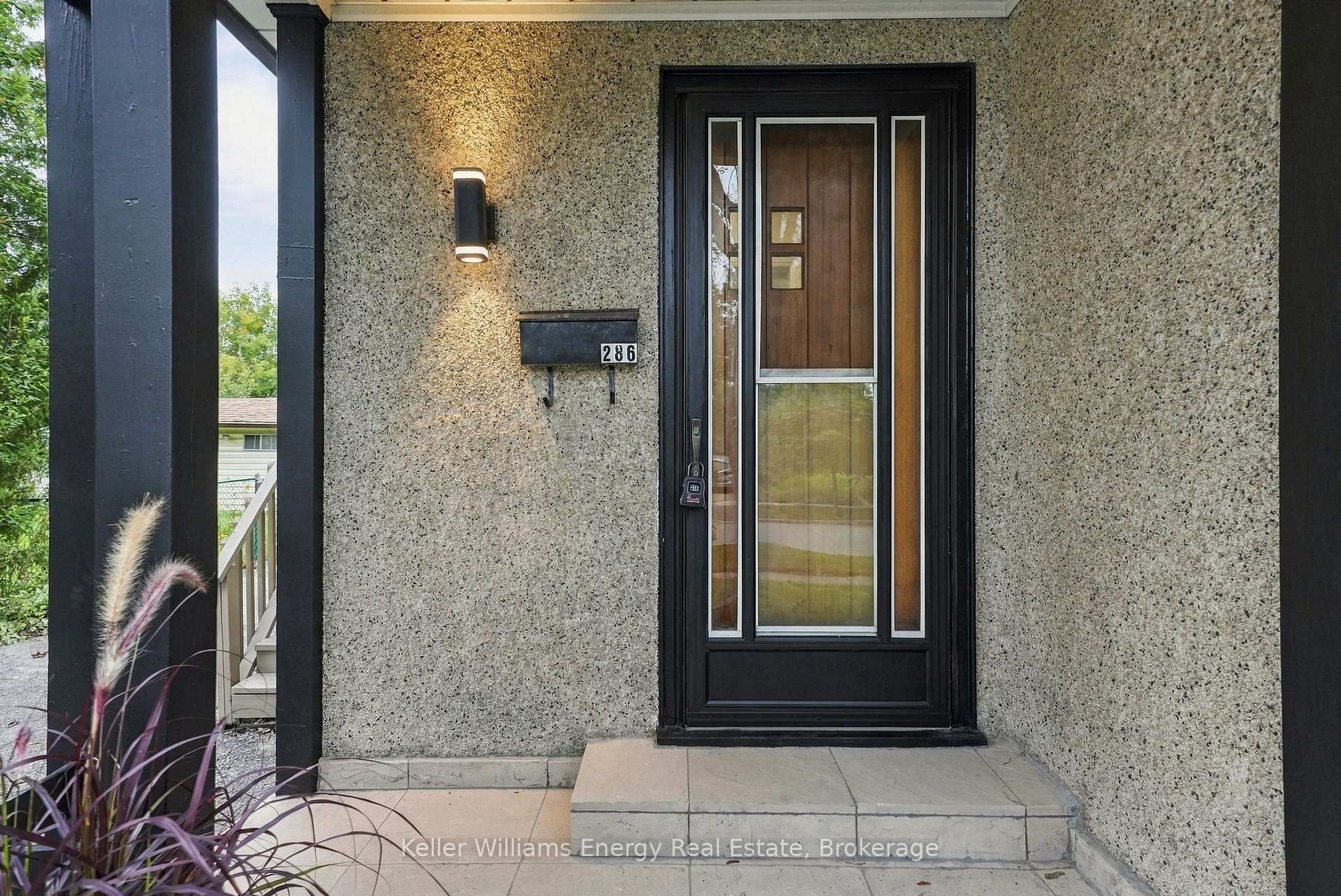 Photo 5 of 286 Gliddon Avenue, Oshawa, Central — HOMEH