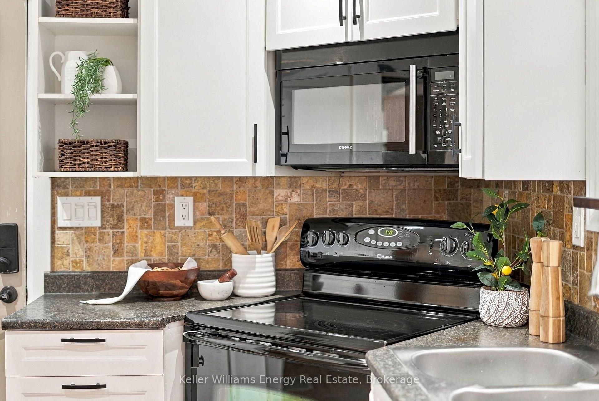 Photo 8 of 286 Gliddon Avenue, Oshawa, Central — HOMEH