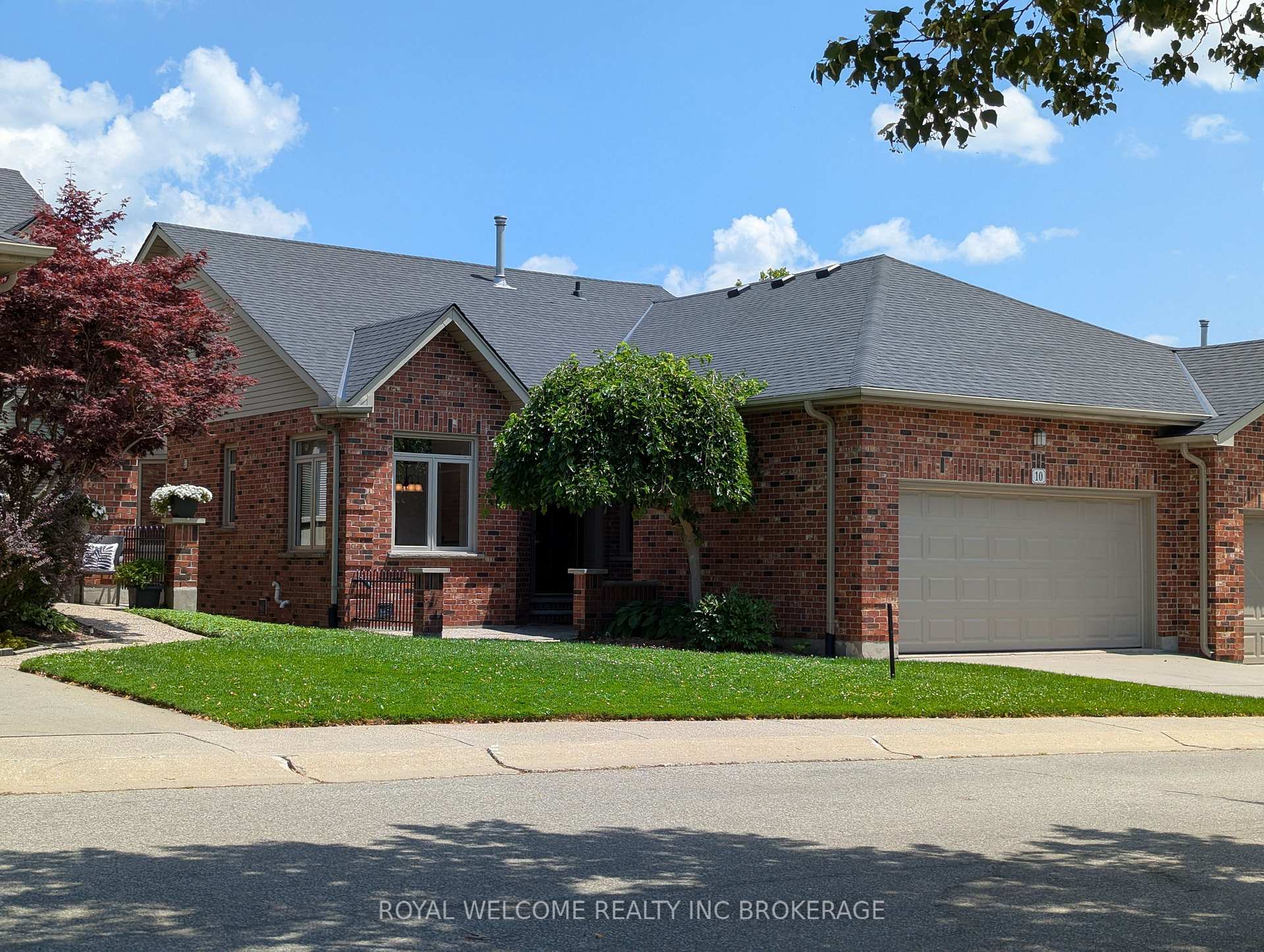 Photo of Unit 10, 400 Ambleside Drive