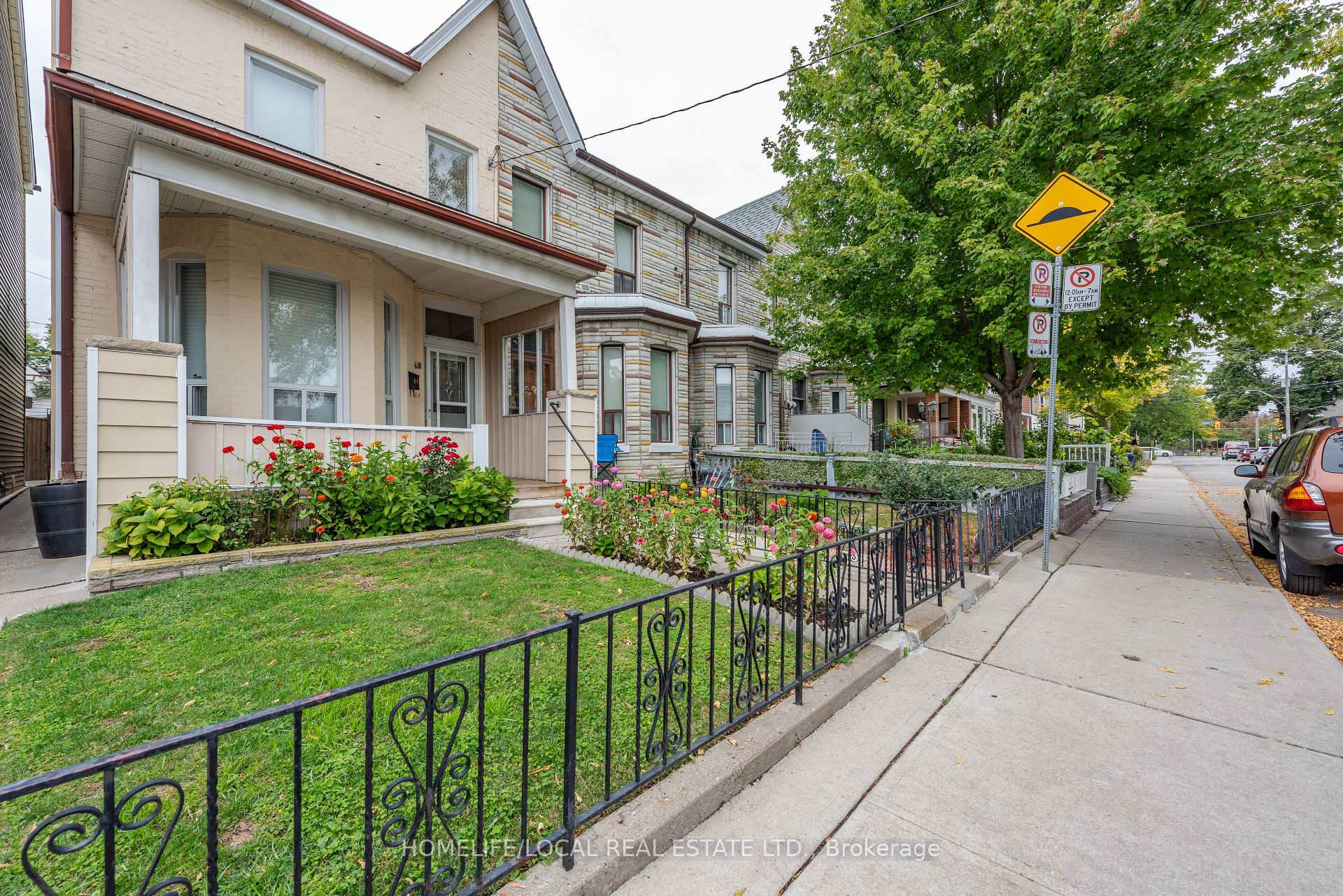 Photo 2 of 38 Gordon Street, Toronto, Little Portugal — HOMEH