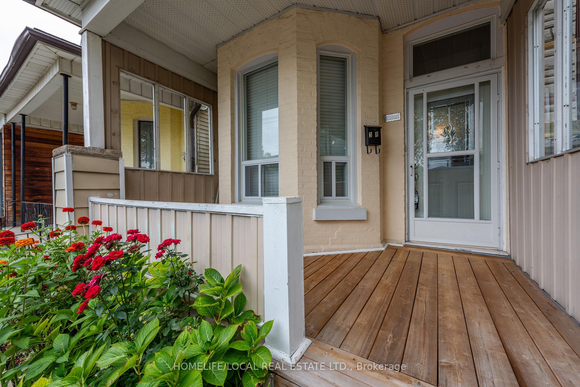Photo 4 of 38 Gordon Street, Toronto, Little Portugal — HOMEH