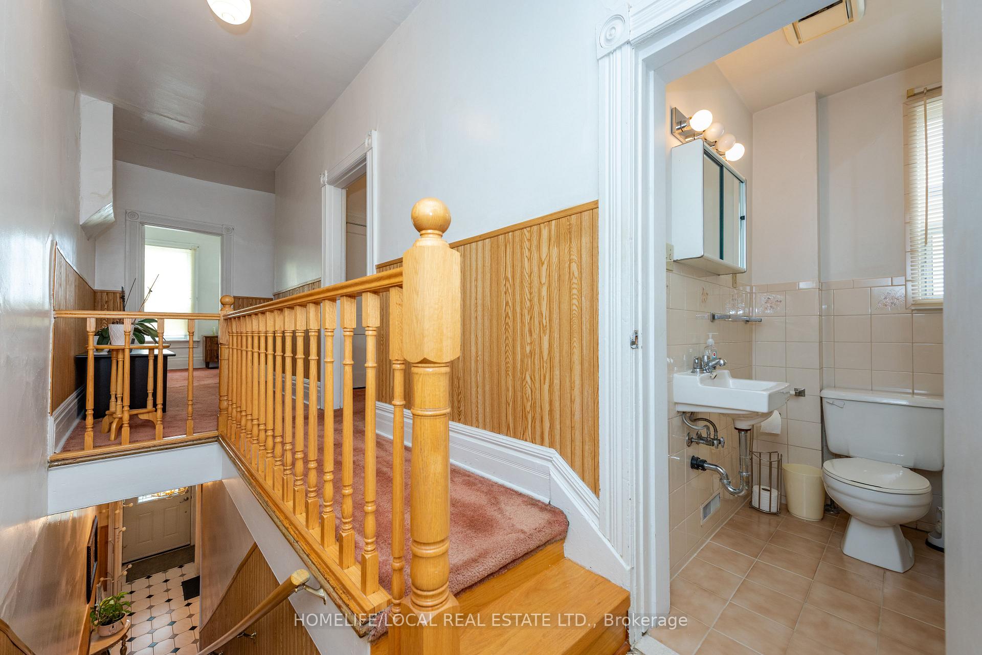 Photo 6 of 38 Gordon Street, Toronto, Little Portugal — HOMEH