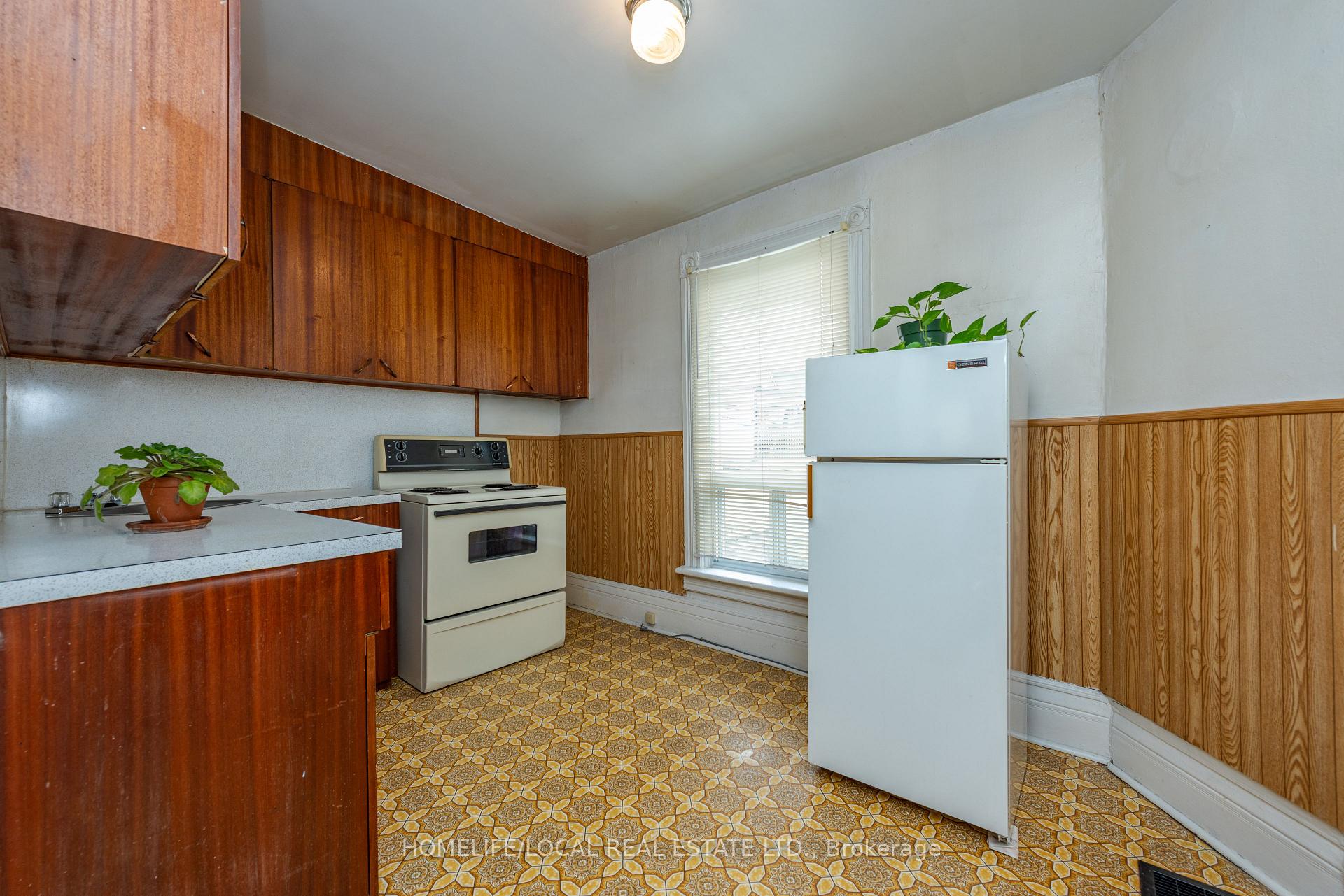 Photo 8 of 38 Gordon Street, Toronto, Little Portugal — HOMEH