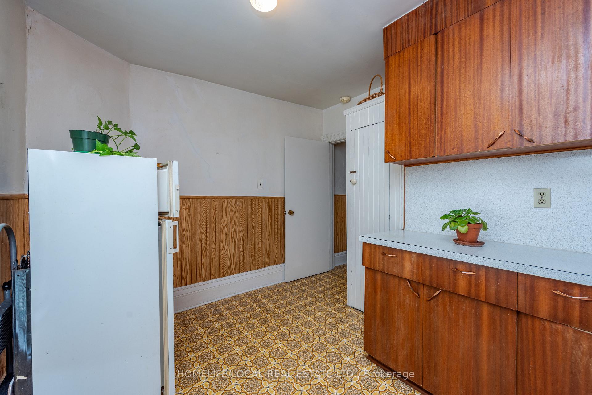 Photo 9 of 38 Gordon Street, Toronto, Little Portugal — HOMEH