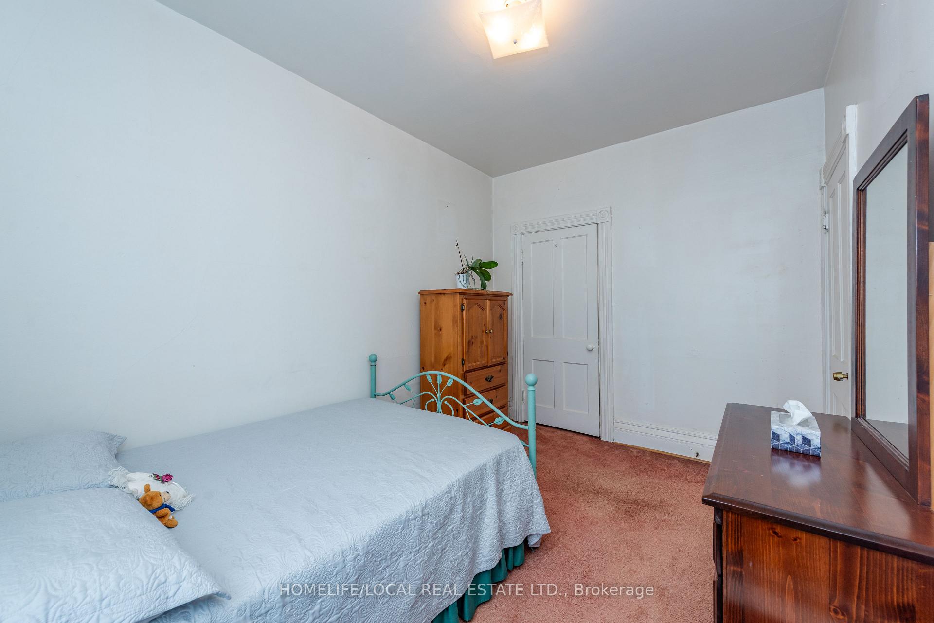 Photo 17 of 38 Gordon Street, Toronto, Little Portugal — HOMEH
