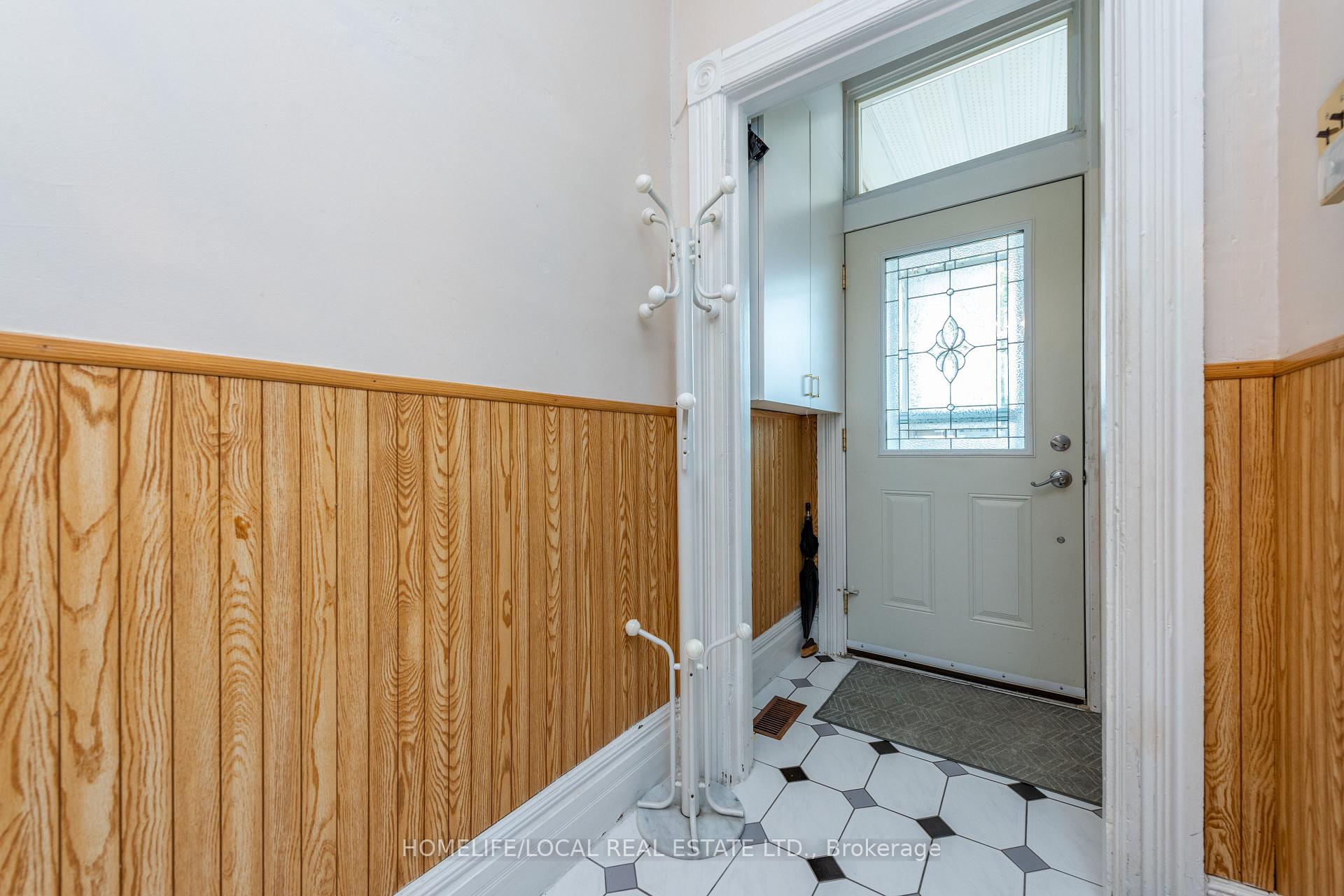 Photo 19 of 38 Gordon Street, Toronto, Little Portugal — HOMEH