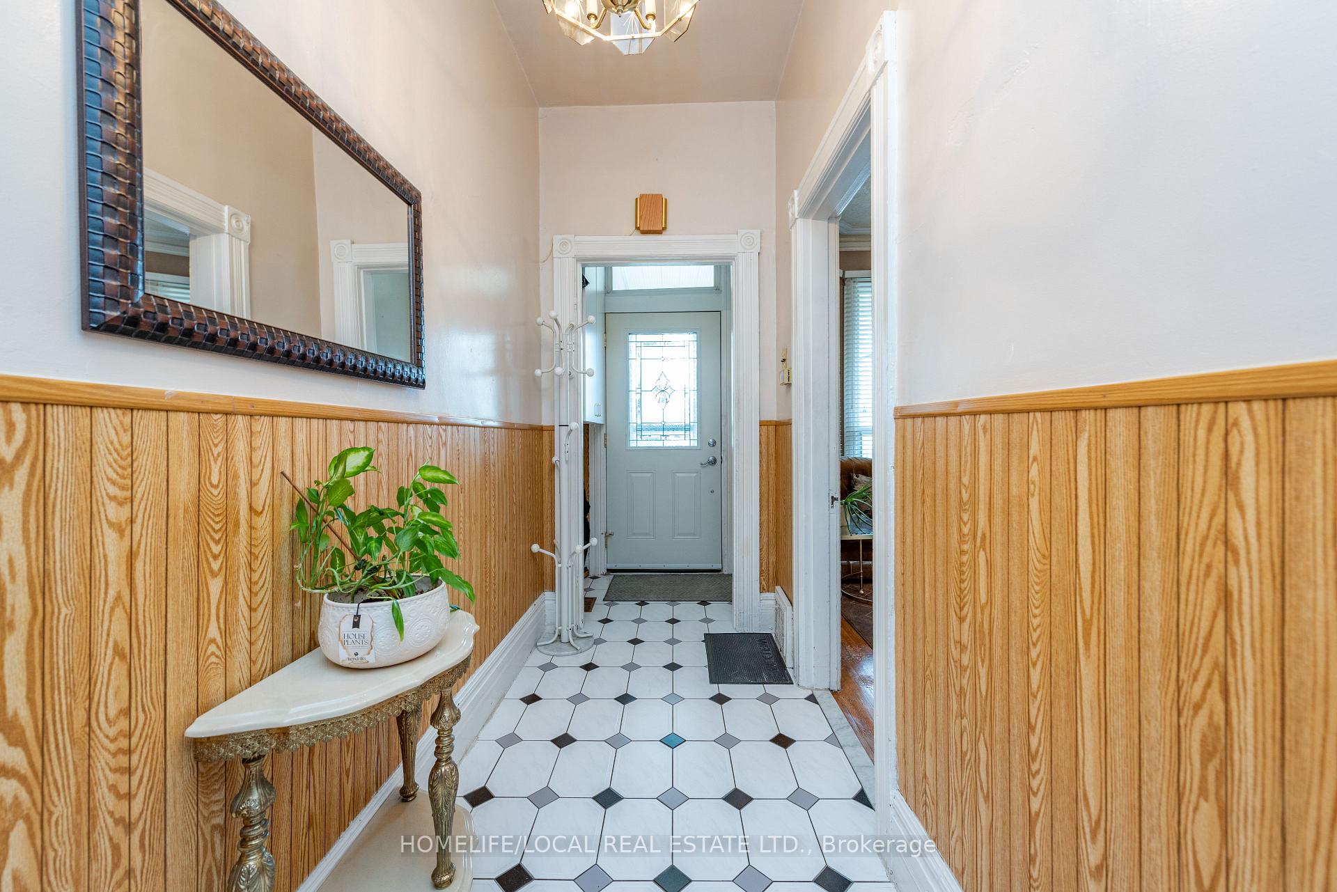 Photo 21 of 38 Gordon Street, Toronto, Little Portugal — HOMEH