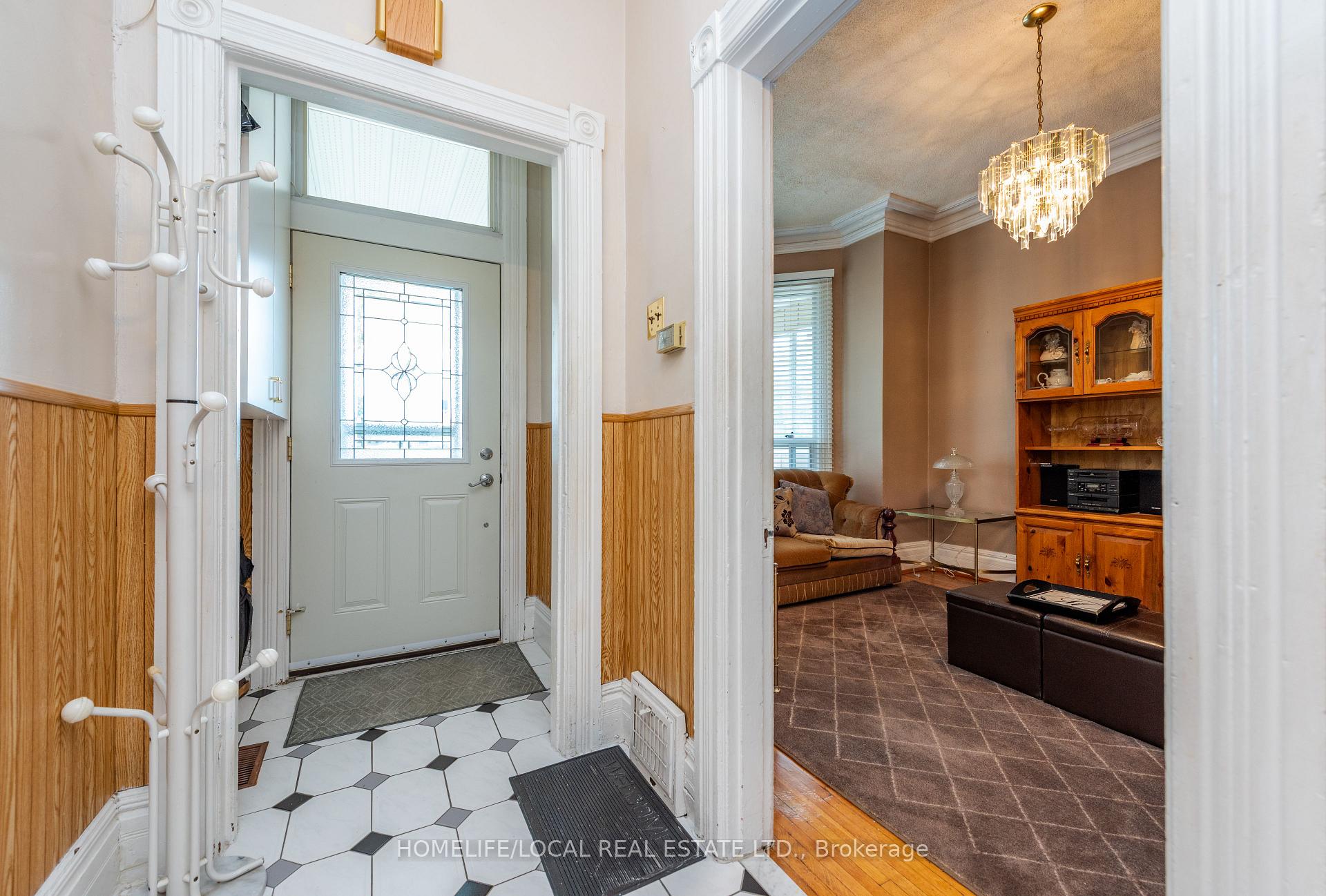 Photo 22 of 38 Gordon Street, Toronto, Little Portugal — HOMEH