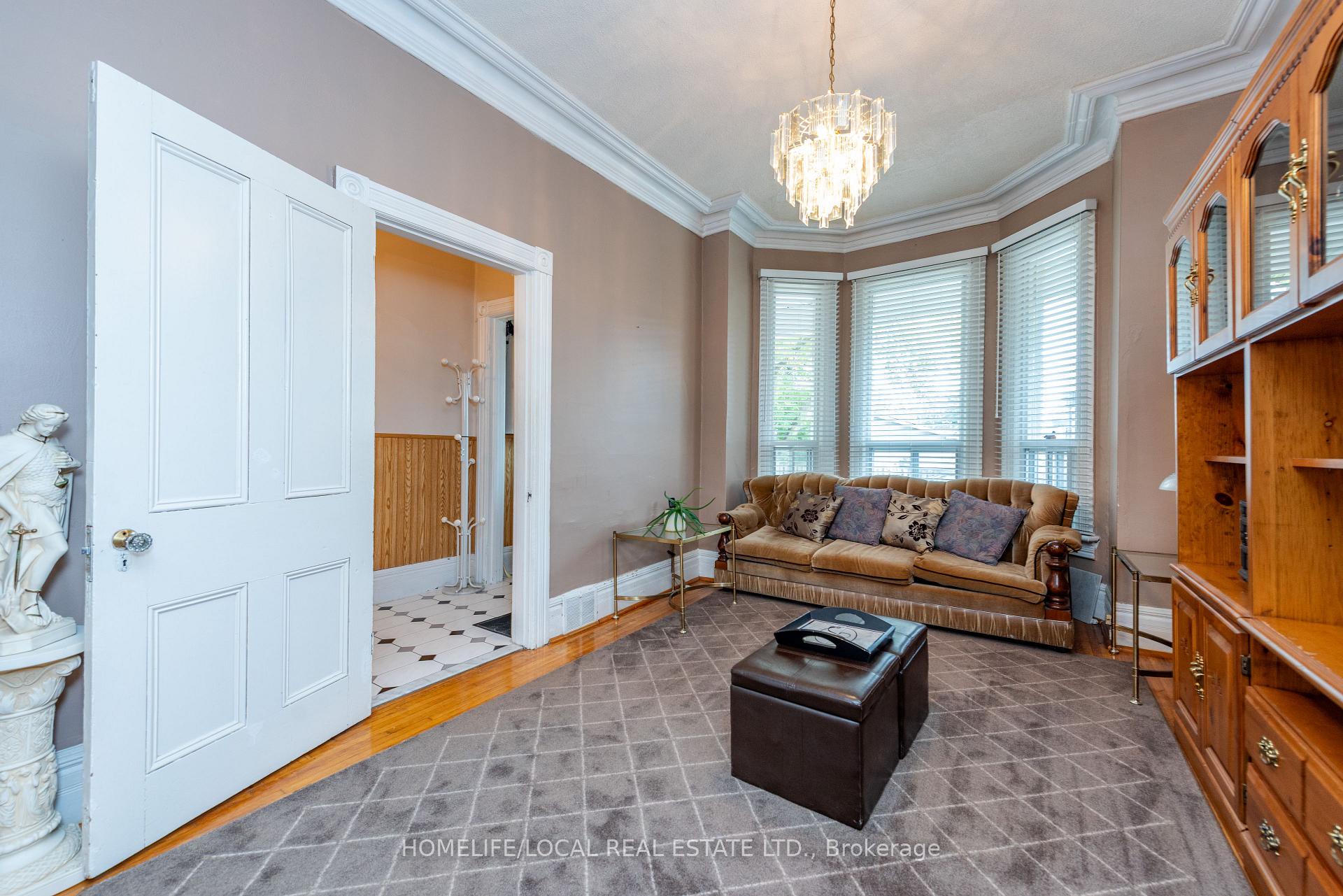 Photo 24 of 38 Gordon Street, Toronto, Little Portugal — HOMEH