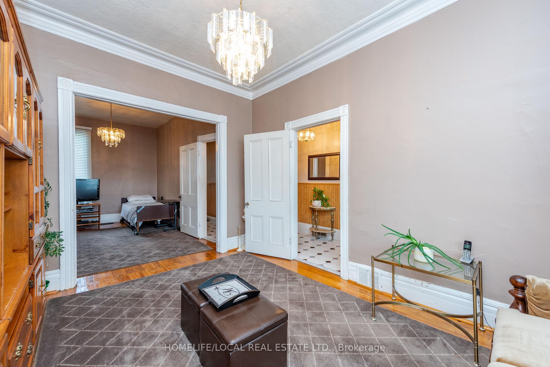 Photo 26 of 38 Gordon Street, Toronto, Little Portugal — HOMEH