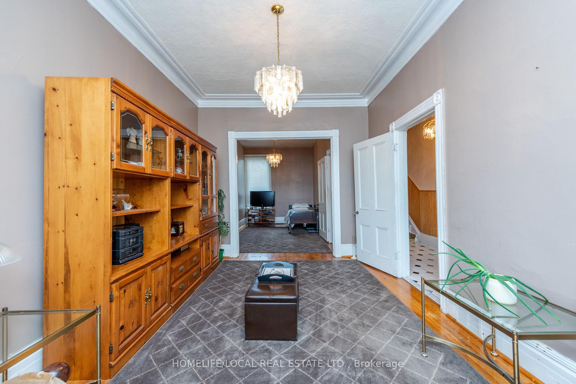 Photo 27 of 38 Gordon Street, Toronto, Little Portugal — HOMEH