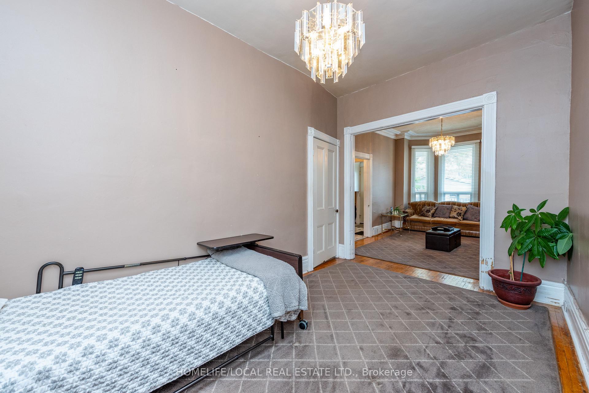 Photo 30 of 38 Gordon Street, Toronto, Little Portugal — HOMEH