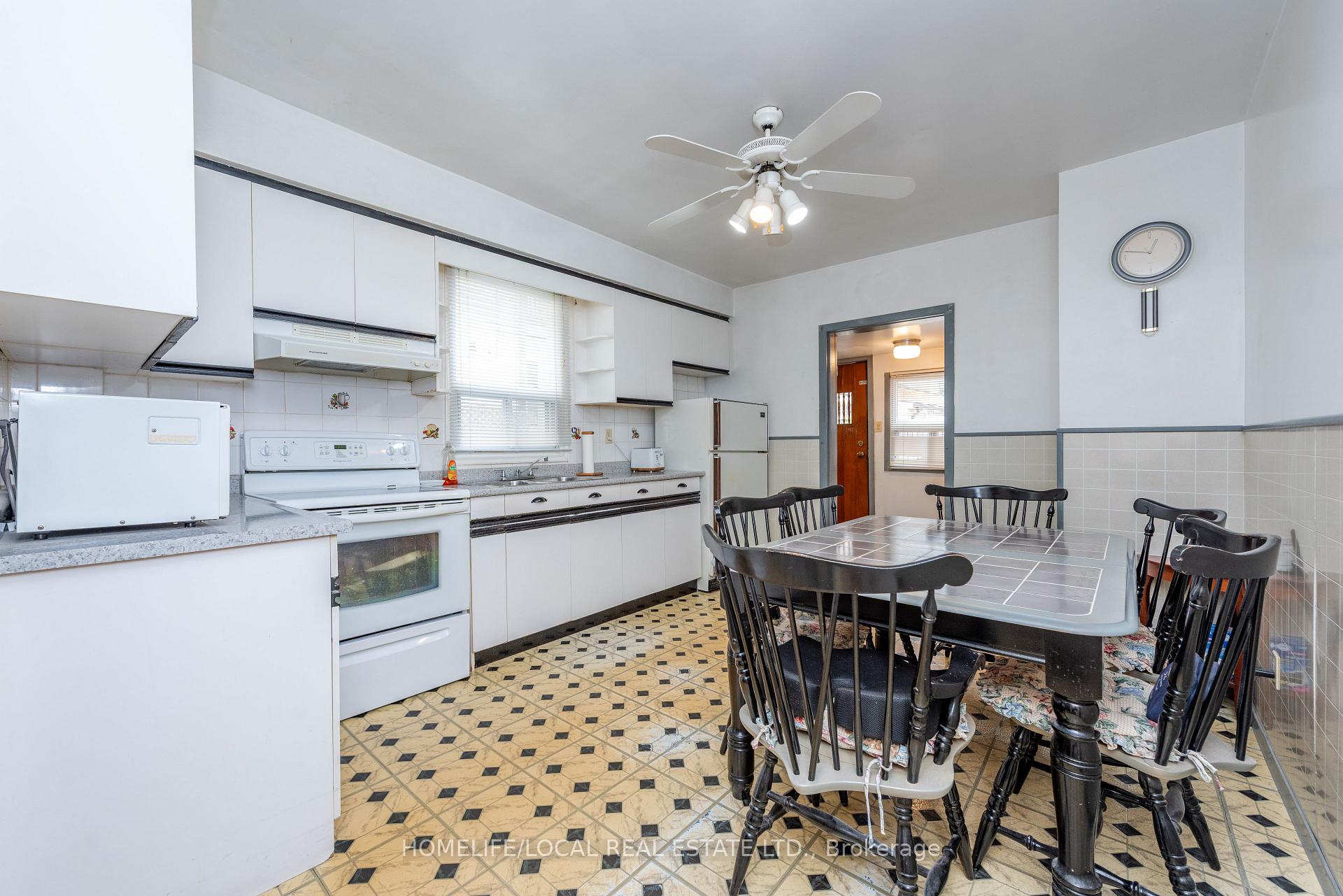 Photo 32 of 38 Gordon Street, Toronto, Little Portugal — HOMEH