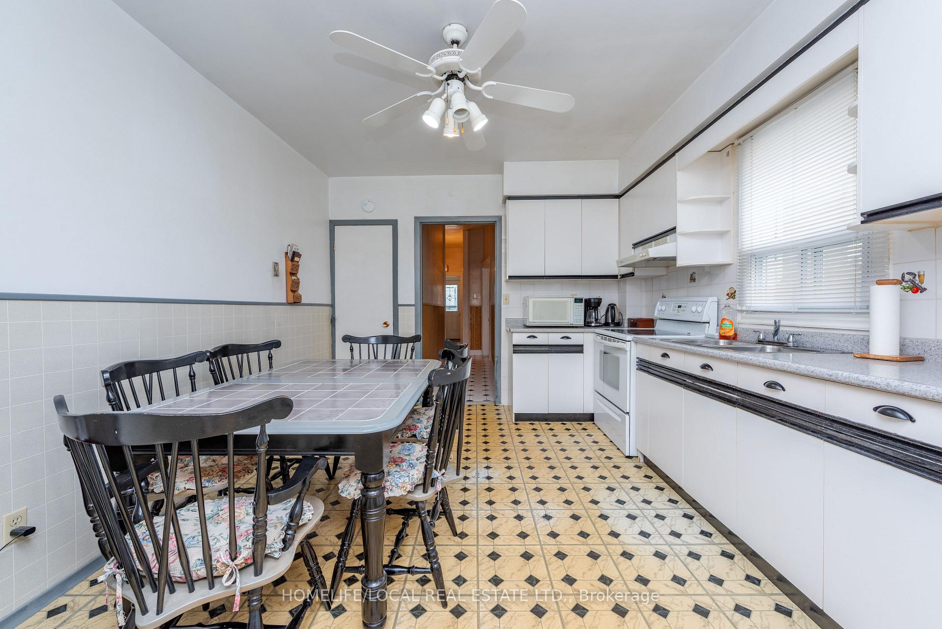 Photo 37 of 38 Gordon Street, Toronto, Little Portugal — HOMEH