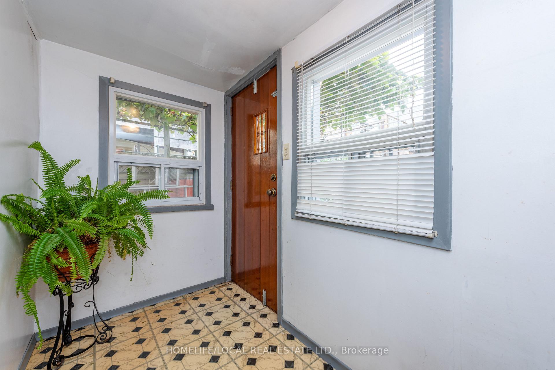 Photo 38 of 38 Gordon Street, Toronto, Little Portugal — HOMEH