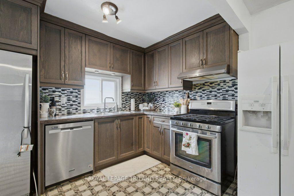 Photo 17 of 82 South Edgeware Road, St. Thomas — HOMEH