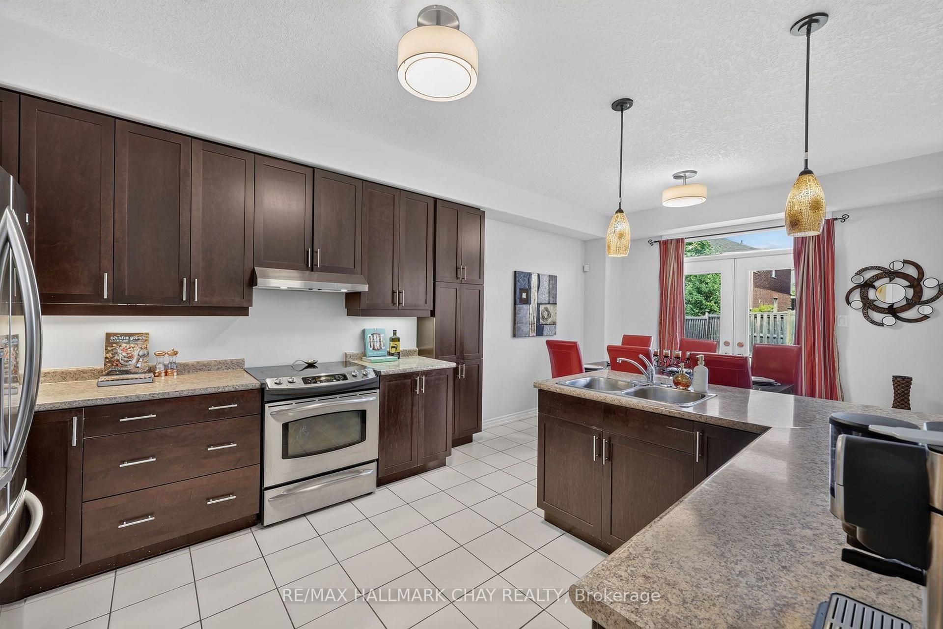 Photo 2 of 43 Graihawk Drive, Barrie, Ardagh — HOMEH