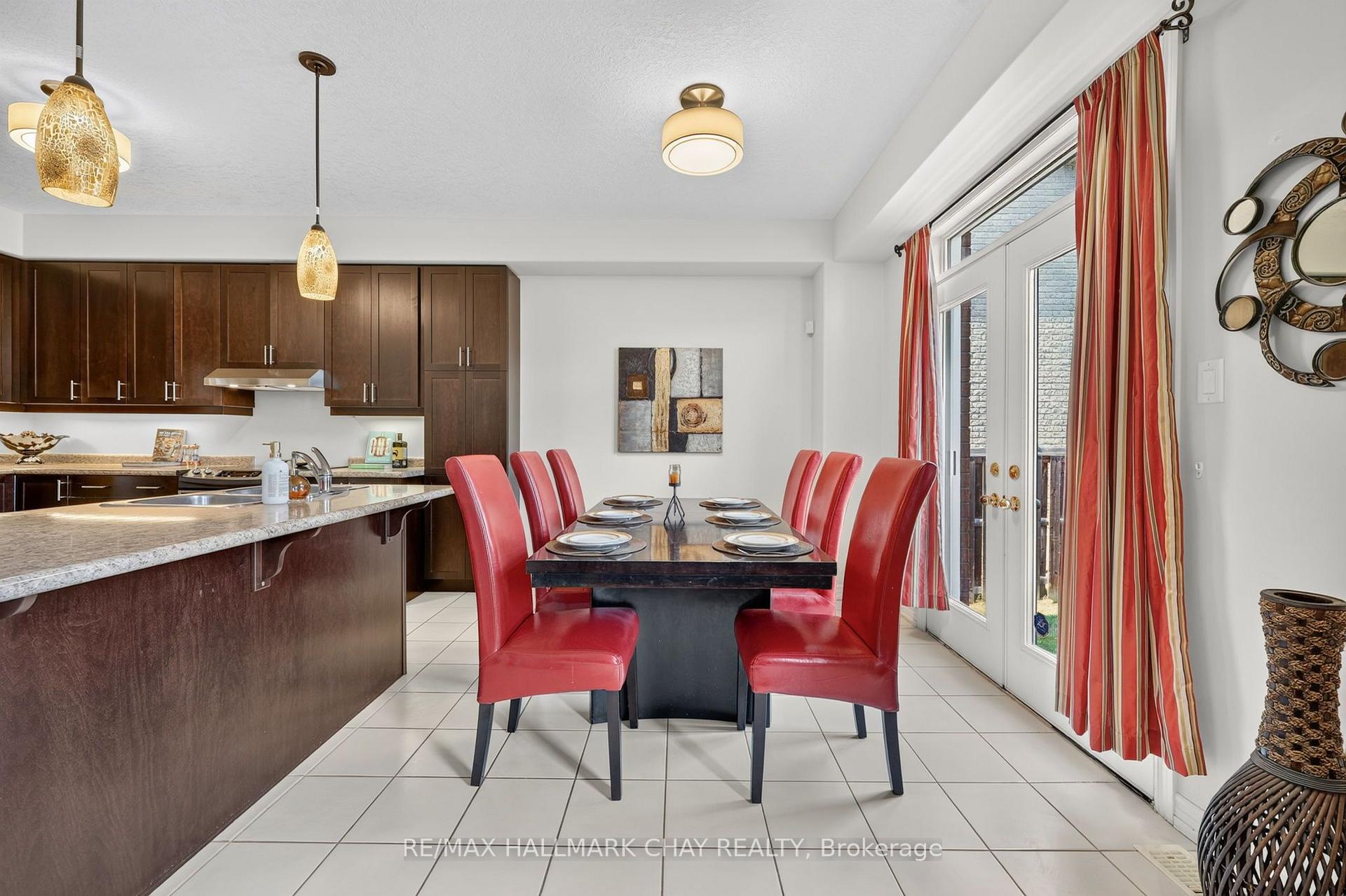Photo 5 of 43 Graihawk Drive, Barrie, Ardagh — HOMEH