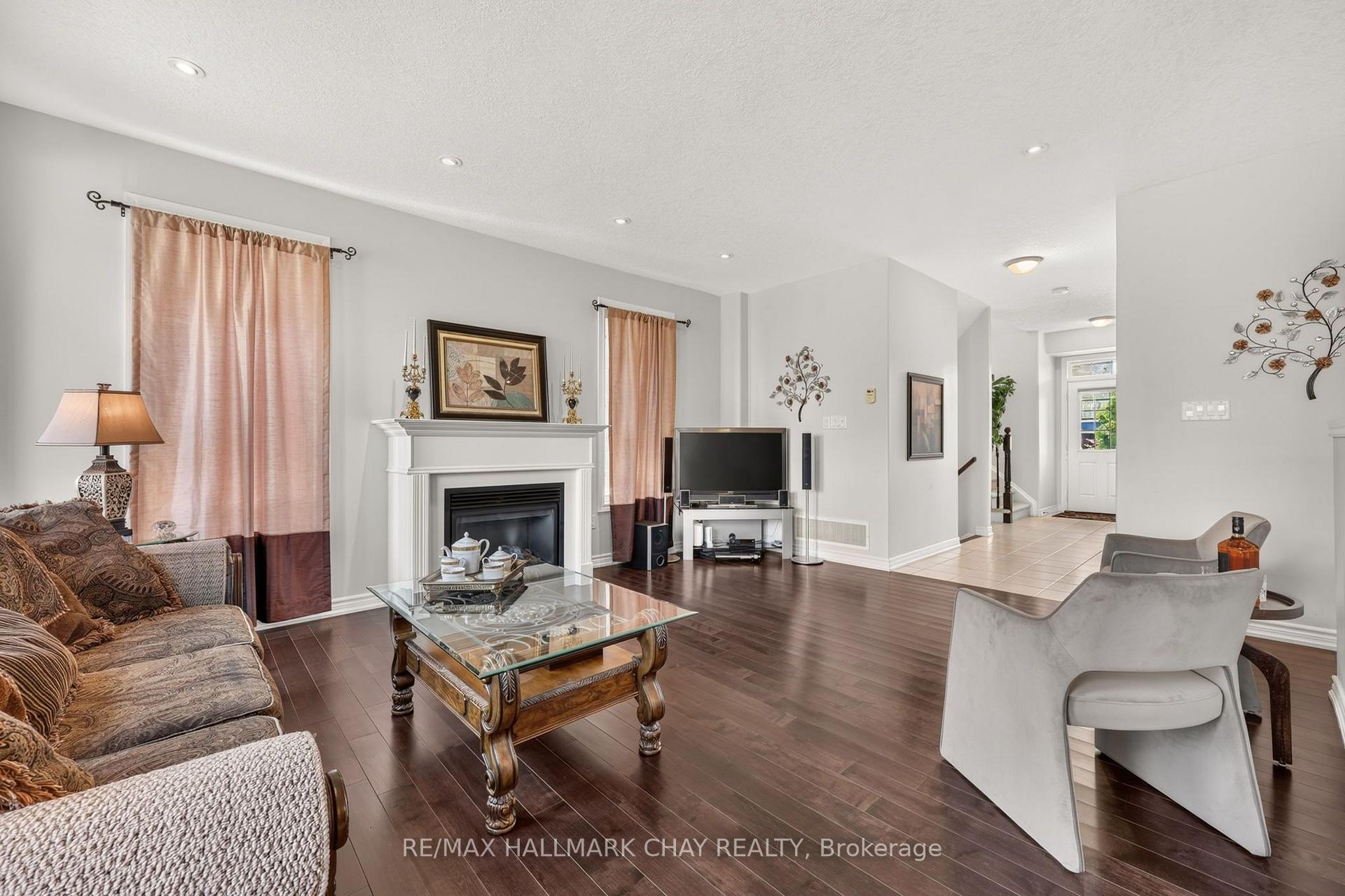 Photo 6 of 43 Graihawk Drive, Barrie, Ardagh — HOMEH