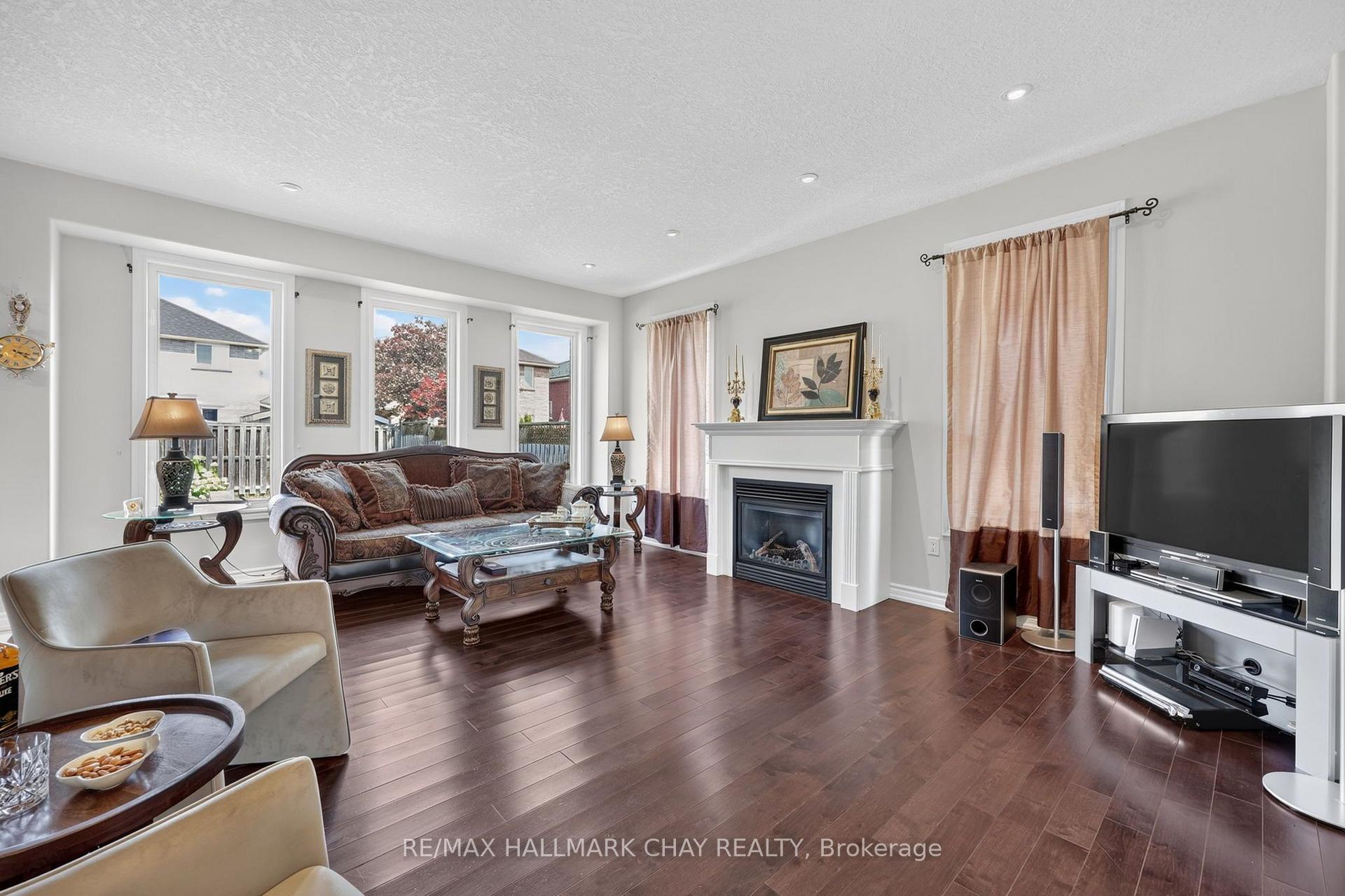 Photo 7 of 43 Graihawk Drive, Barrie, Ardagh — HOMEH