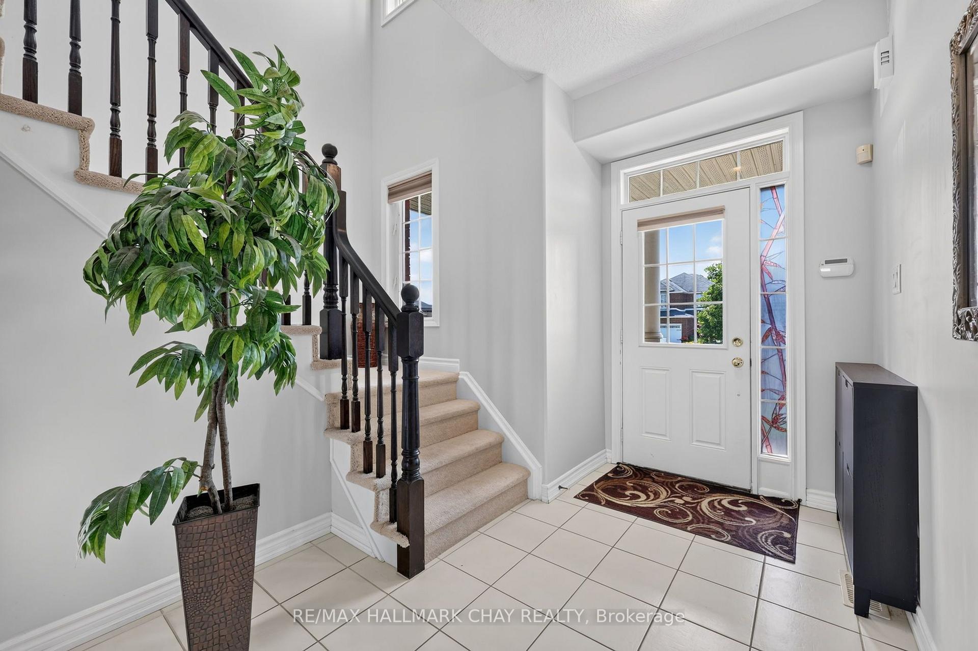 Photo 9 of 43 Graihawk Drive, Barrie, Ardagh — HOMEH