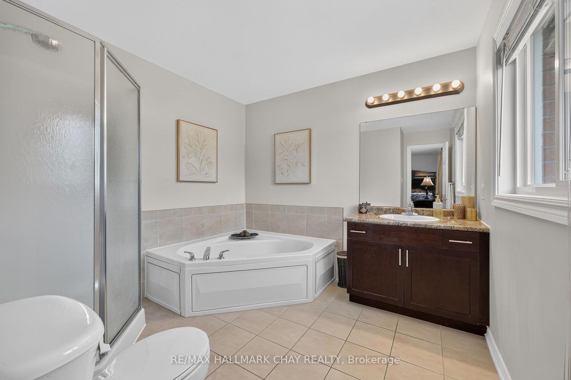 Photo 12 of 43 Graihawk Drive, Barrie, Ardagh — HOMEH
