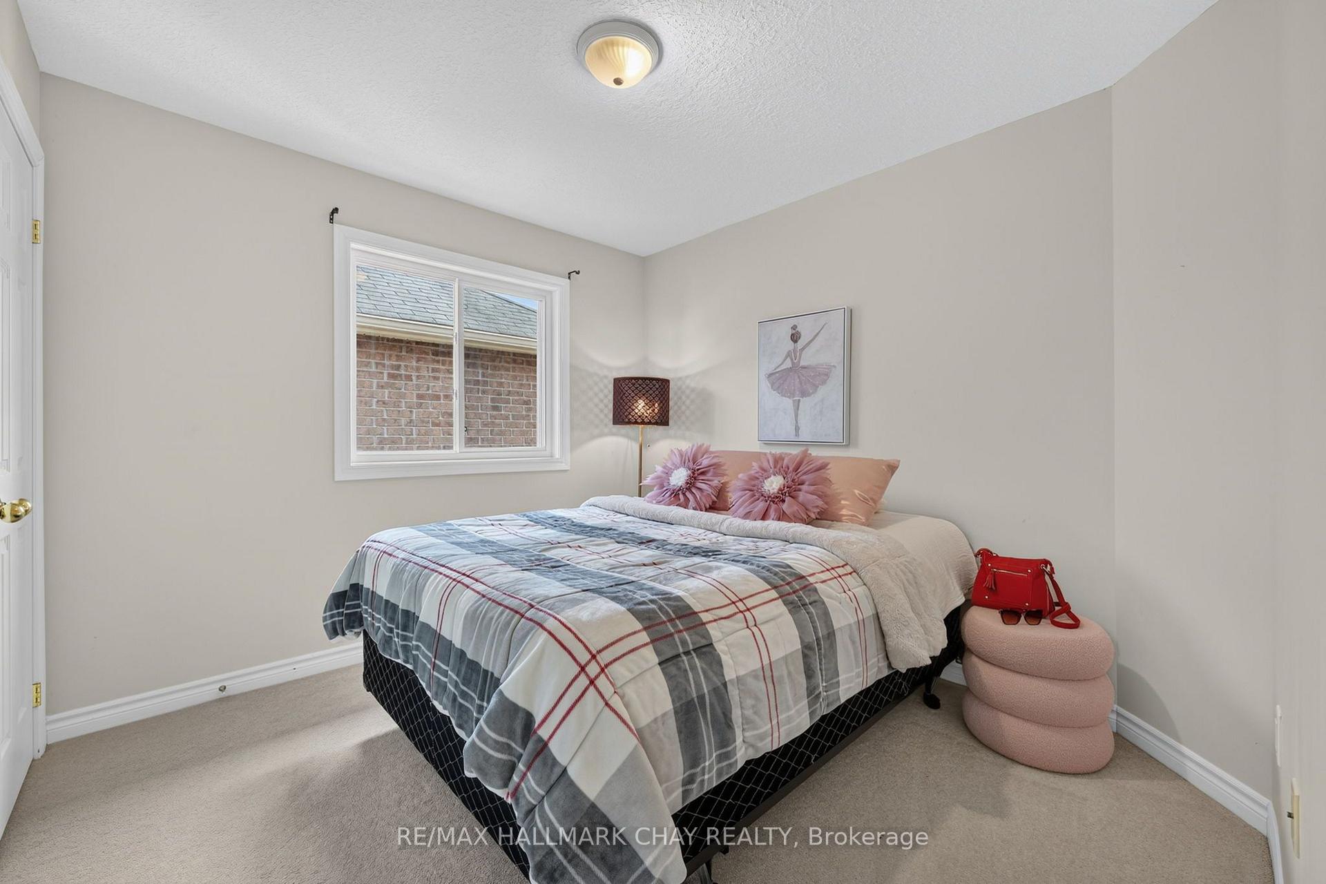 Photo 13 of 43 Graihawk Drive, Barrie, Ardagh — HOMEH