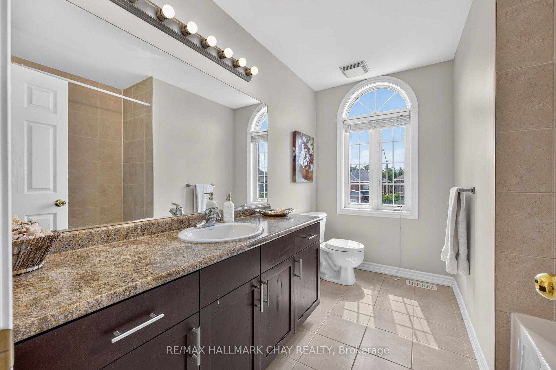 Photo 16 of 43 Graihawk Drive, Barrie, Ardagh — HOMEH