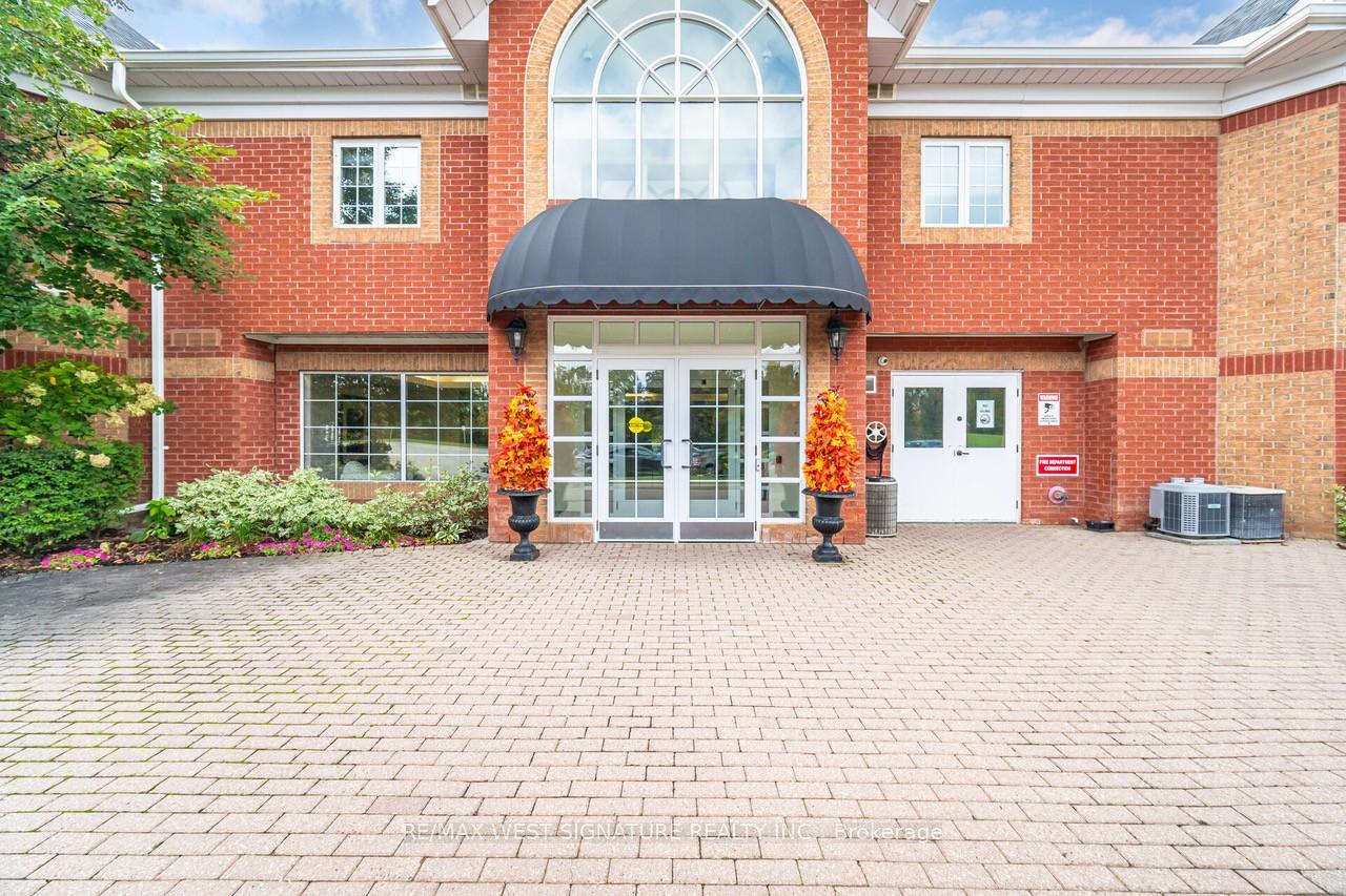 Photo 2 of Unit 105, 75 Treelawn Boulevard, Vaughan, Kleinburg — HOMEH