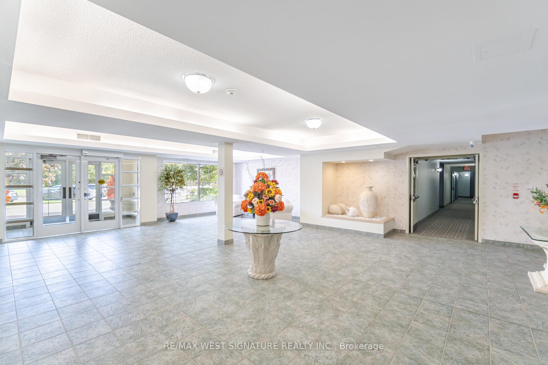 Photo 3 of Unit 105, 75 Treelawn Boulevard, Vaughan, Kleinburg — HOMEH