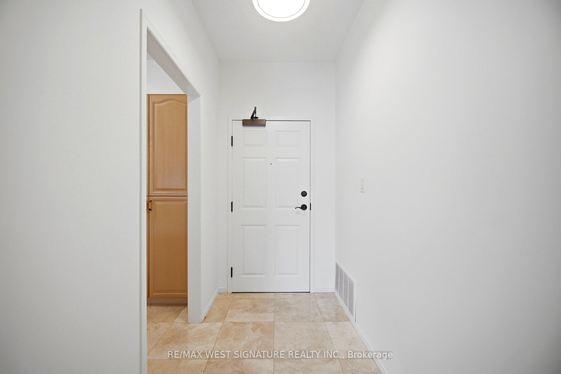 Photo 5 of Unit 105, 75 Treelawn Boulevard, Vaughan, Kleinburg — HOMEH