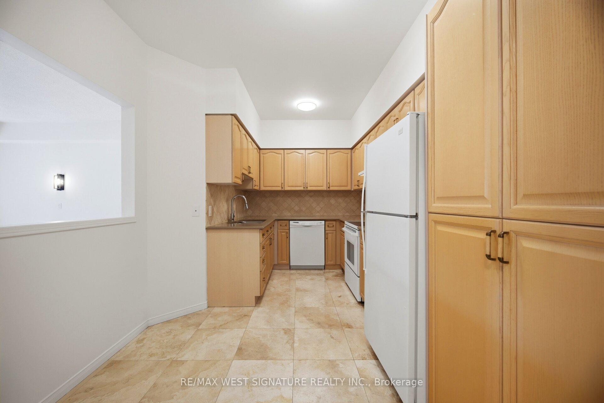 Photo 6 of Unit 105, 75 Treelawn Boulevard, Vaughan, Kleinburg — HOMEH