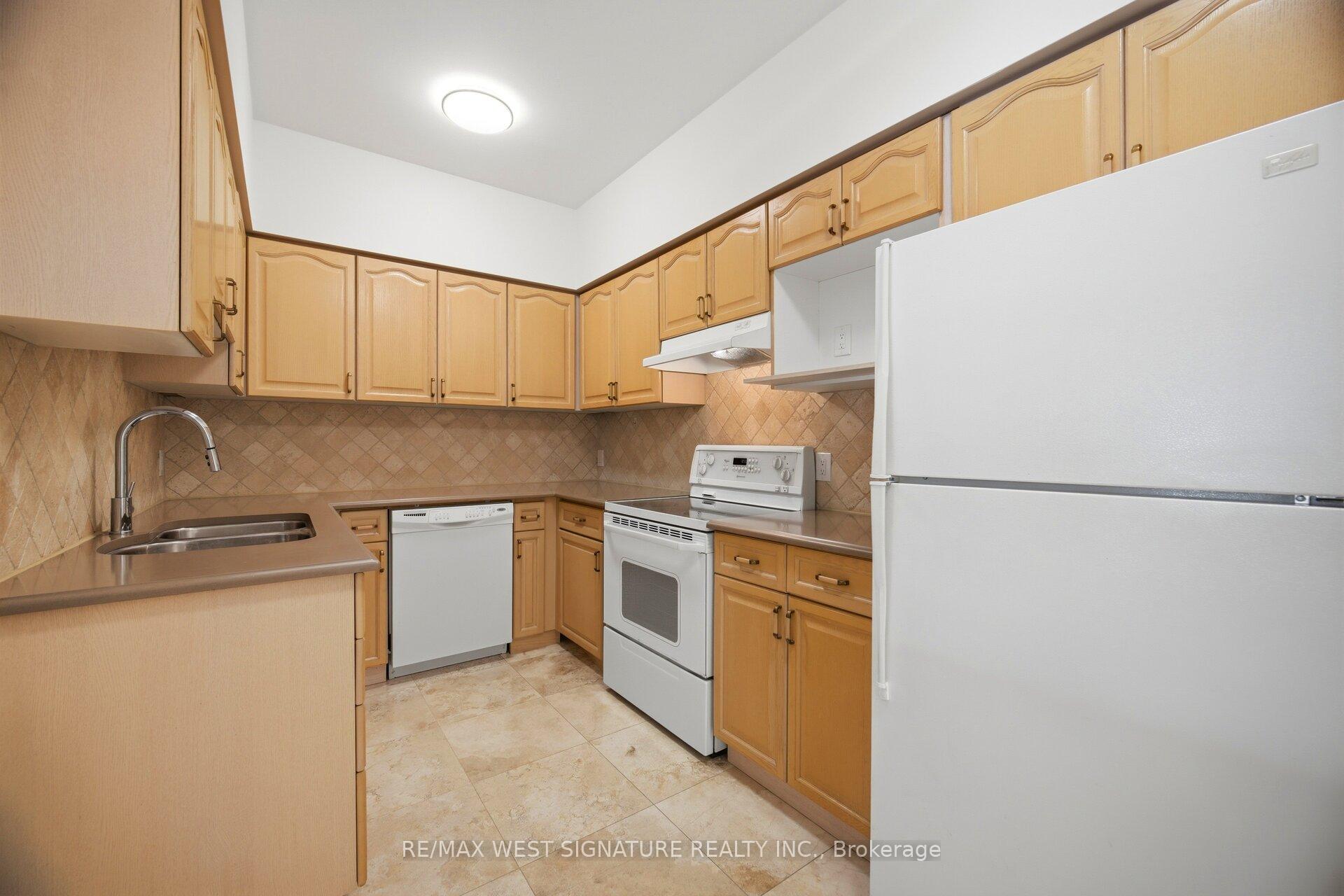 Photo 7 of Unit 105, 75 Treelawn Boulevard, Vaughan, Kleinburg — HOMEH