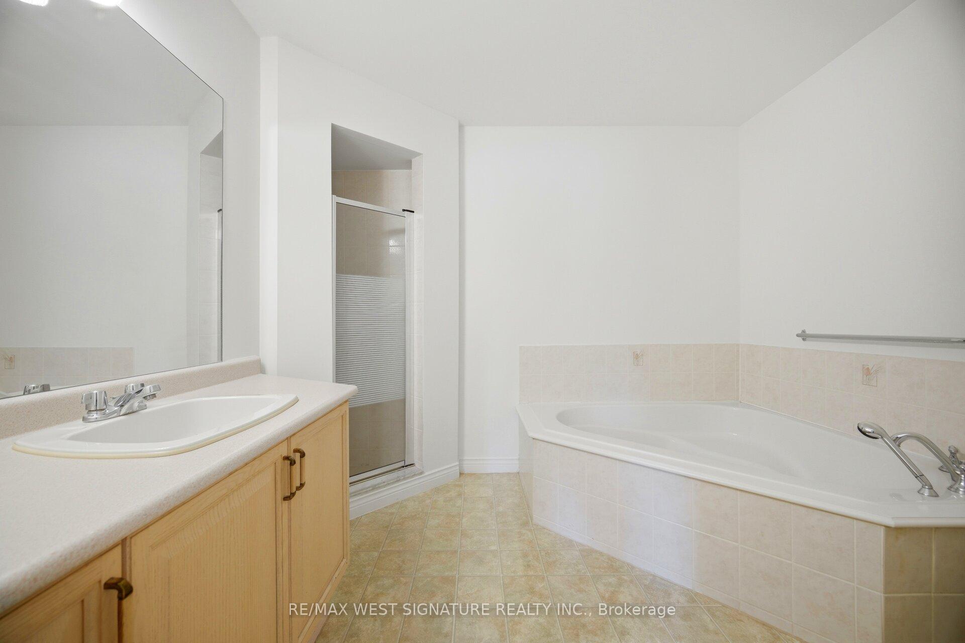 Photo 13 of Unit 105, 75 Treelawn Boulevard, Vaughan, Kleinburg — HOMEH