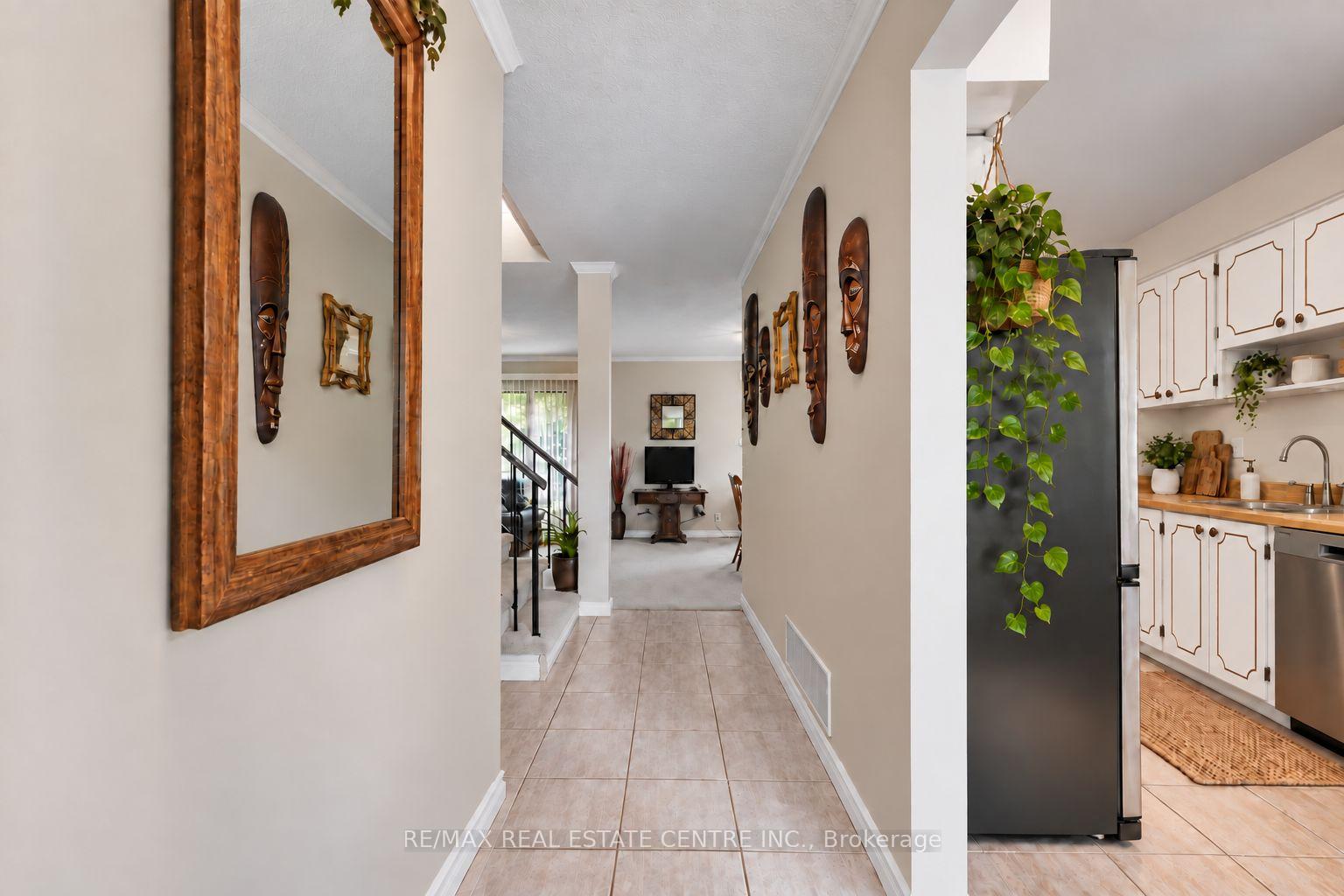 Photo 5 of 26 Jameson Crescent, Brampton, Northgate — HOMEH