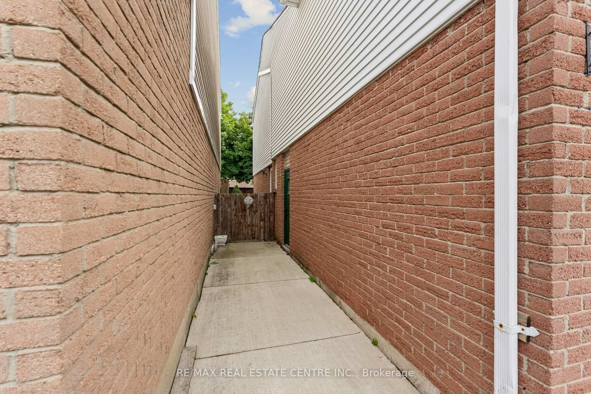 Photo 34 of 26 Jameson Crescent, Brampton, Northgate — HOMEH