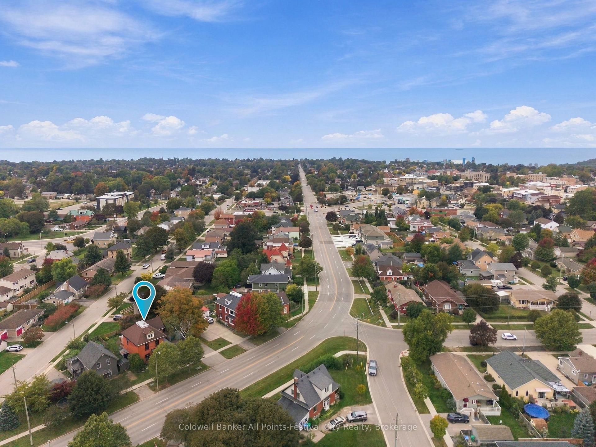 Photo 2 of 86 Toronto Street, Goderich, Goderich (Town) — HOMEH