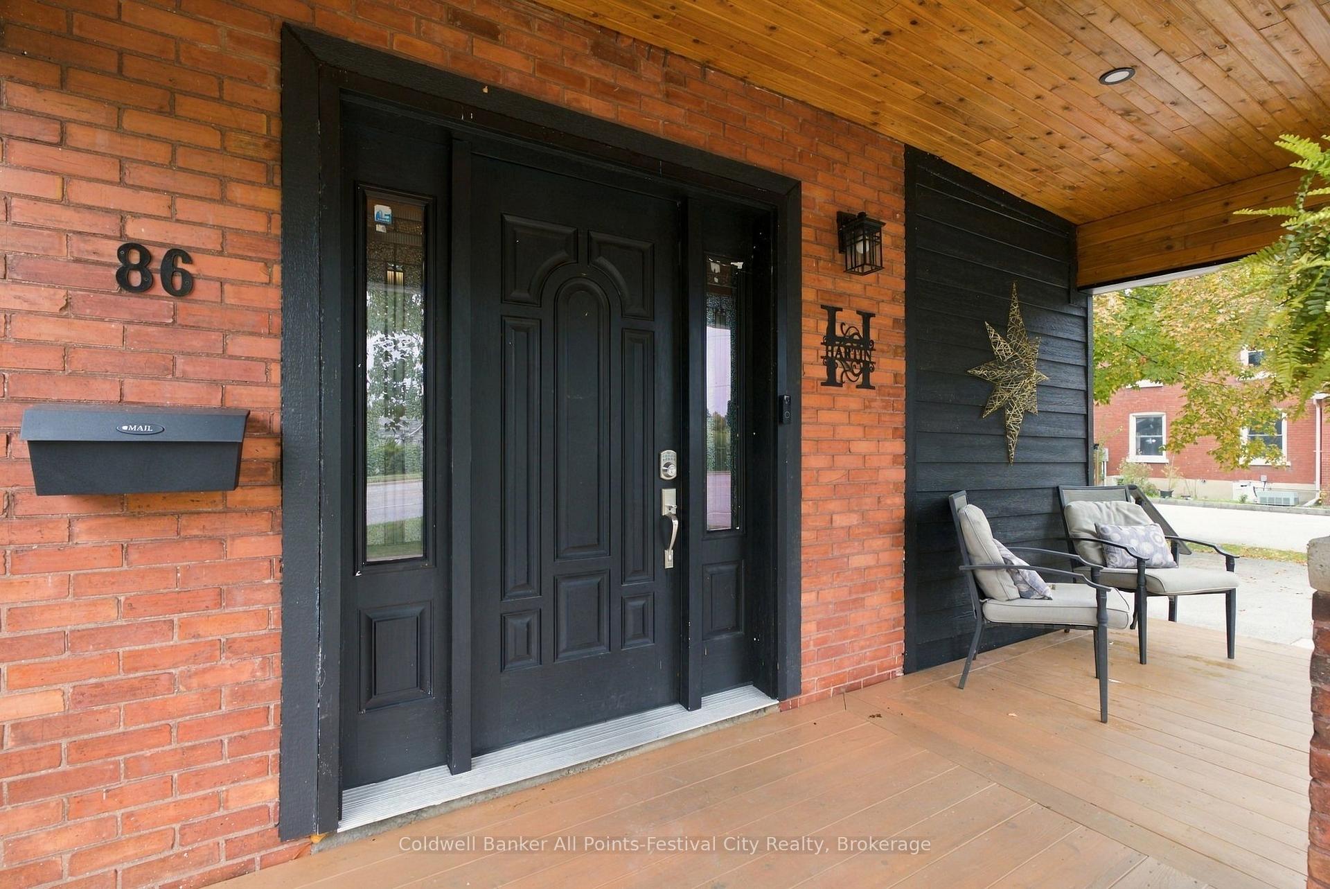 Photo 4 of 86 Toronto Street, Goderich, Goderich (Town) — HOMEH