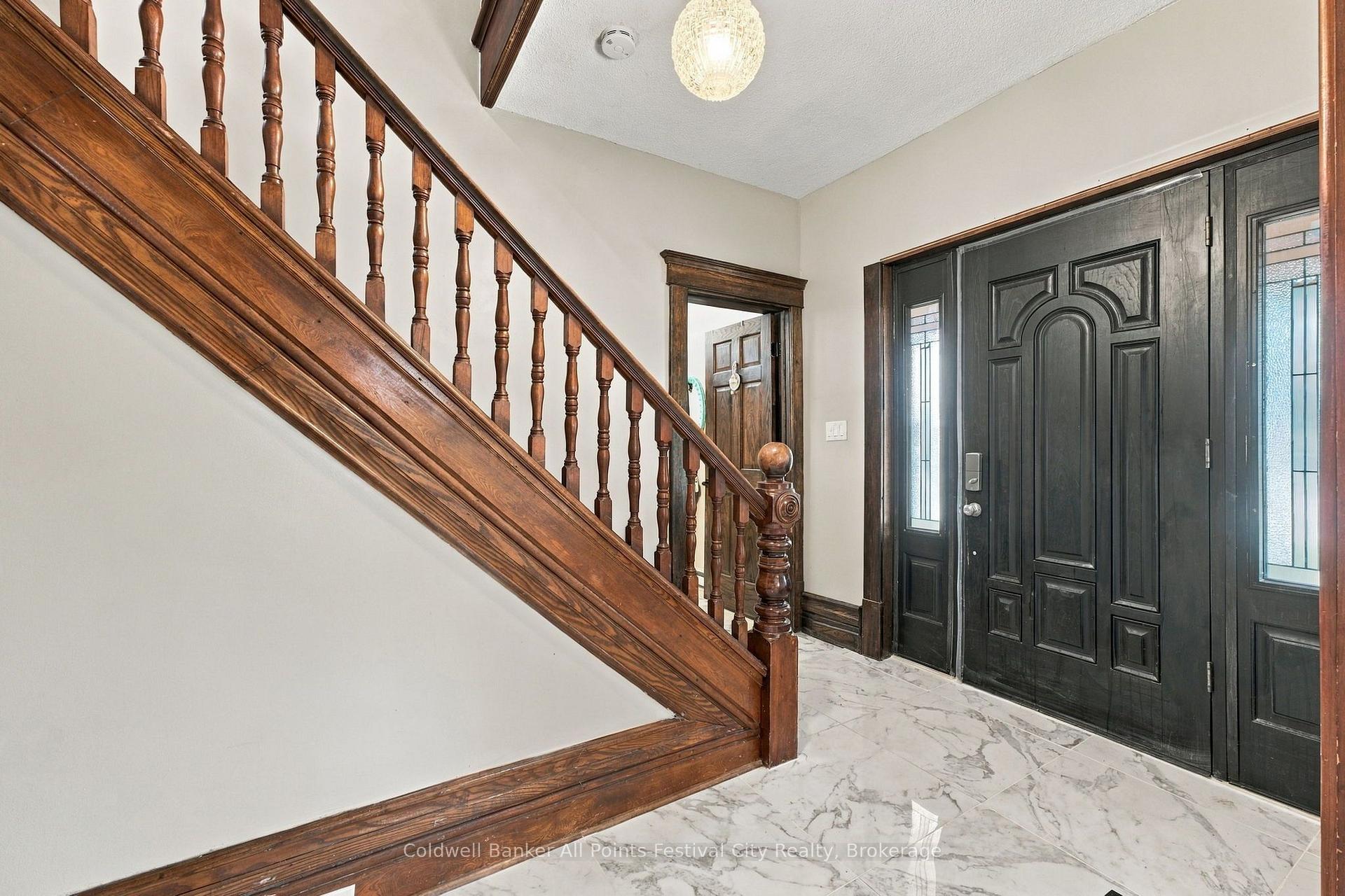 Photo 5 of 86 Toronto Street, Goderich, Goderich (Town) — HOMEH