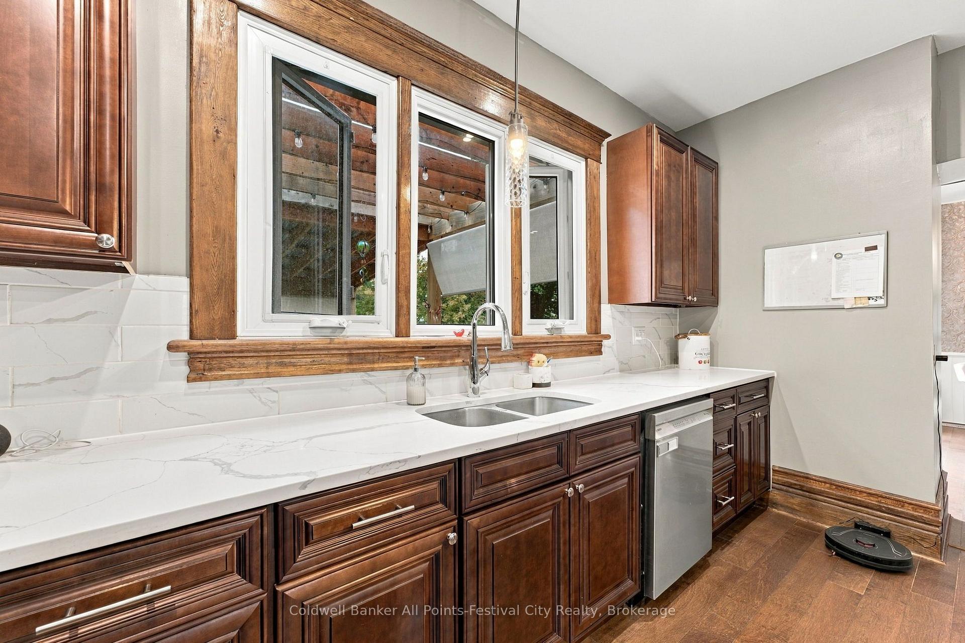 Photo 10 of 86 Toronto Street, Goderich, Goderich (Town) — HOMEH