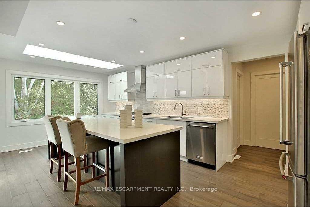 Photo 11 of 239 Guelph Line, Burlington, Roseland — HOMEH