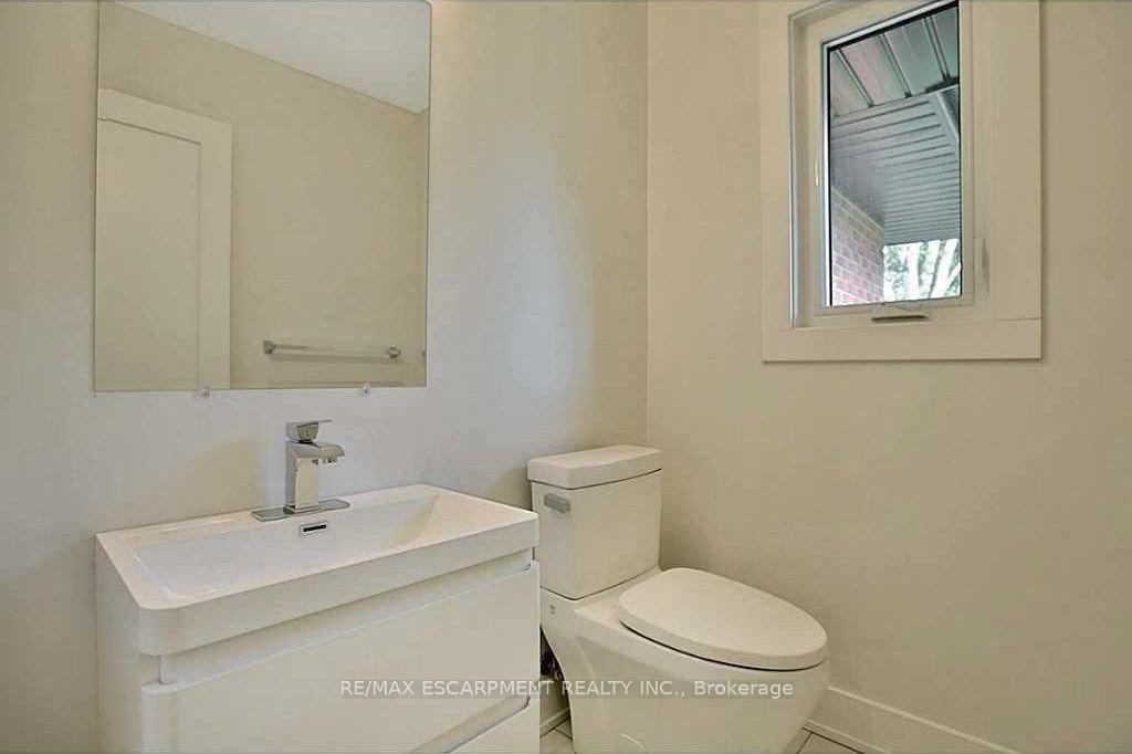Photo 14 of 239 Guelph Line, Burlington, Roseland — HOMEH