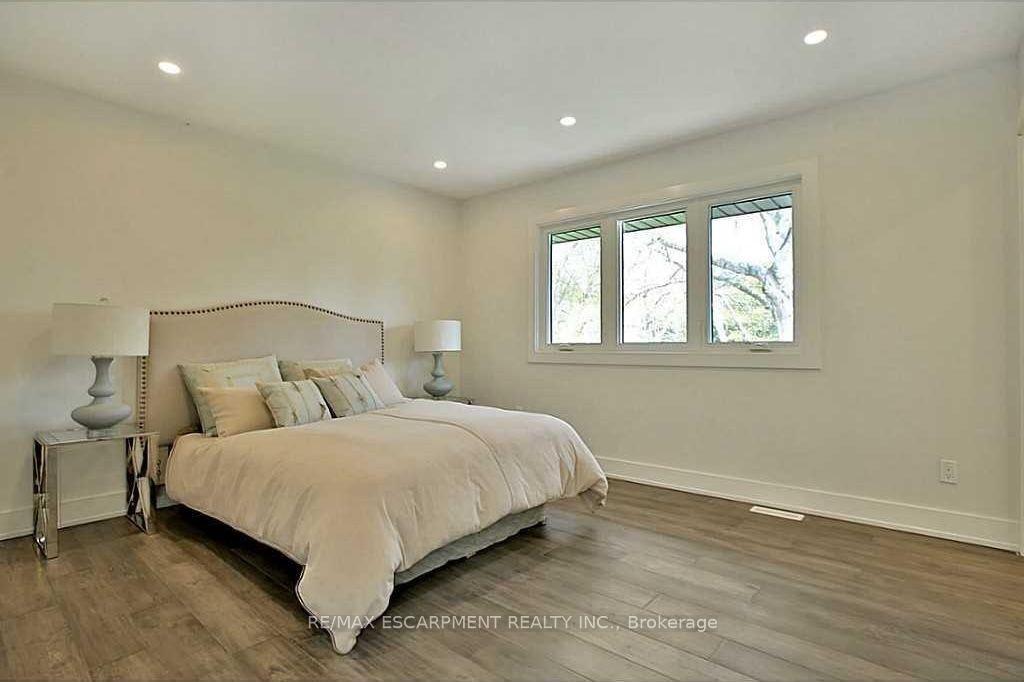 Photo 15 of 239 Guelph Line, Burlington, Roseland — HOMEH