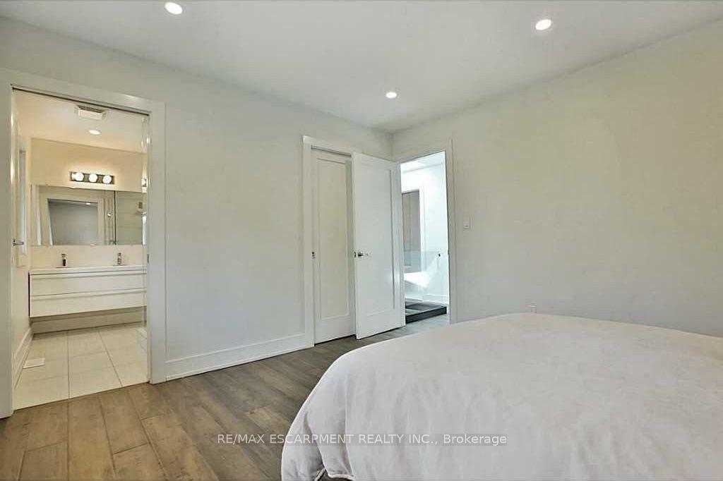 Photo 16 of 239 Guelph Line, Burlington, Roseland — HOMEH