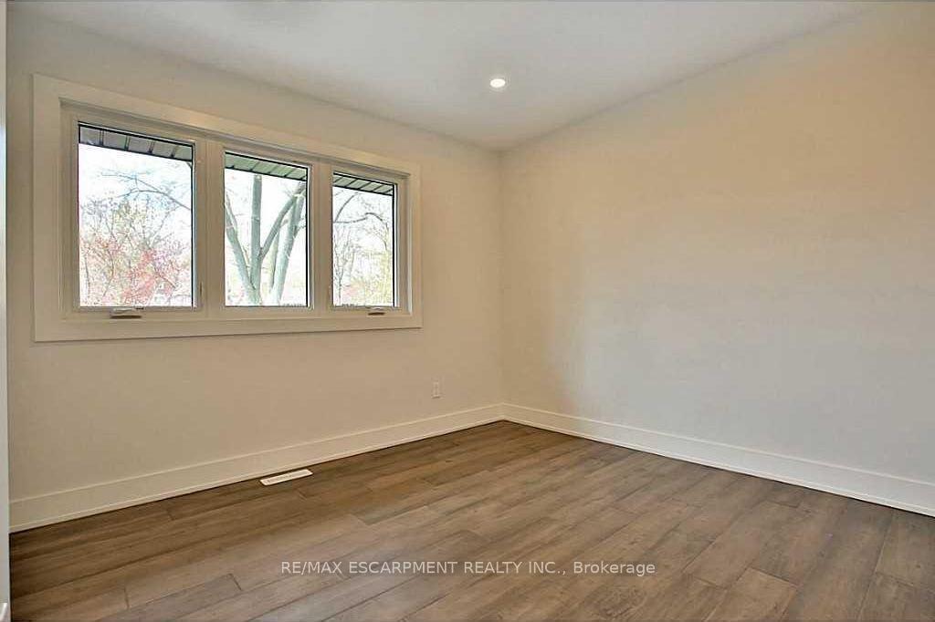 Photo 18 of 239 Guelph Line, Burlington, Roseland — HOMEH
