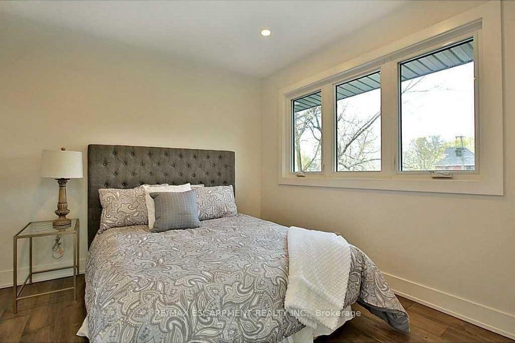 Photo 19 of 239 Guelph Line, Burlington, Roseland — HOMEH