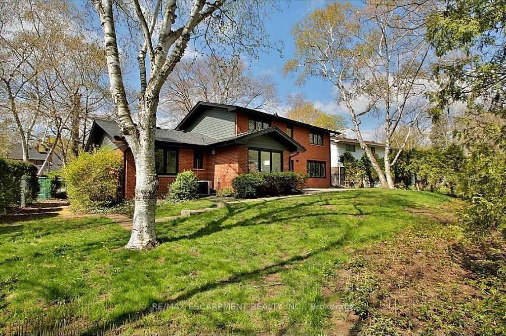 Photo 22 of 239 Guelph Line, Burlington, Roseland — HOMEH