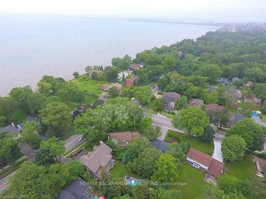 Photo 6 of 239 Guelph Line, Burlington, Roseland — HOMEH
