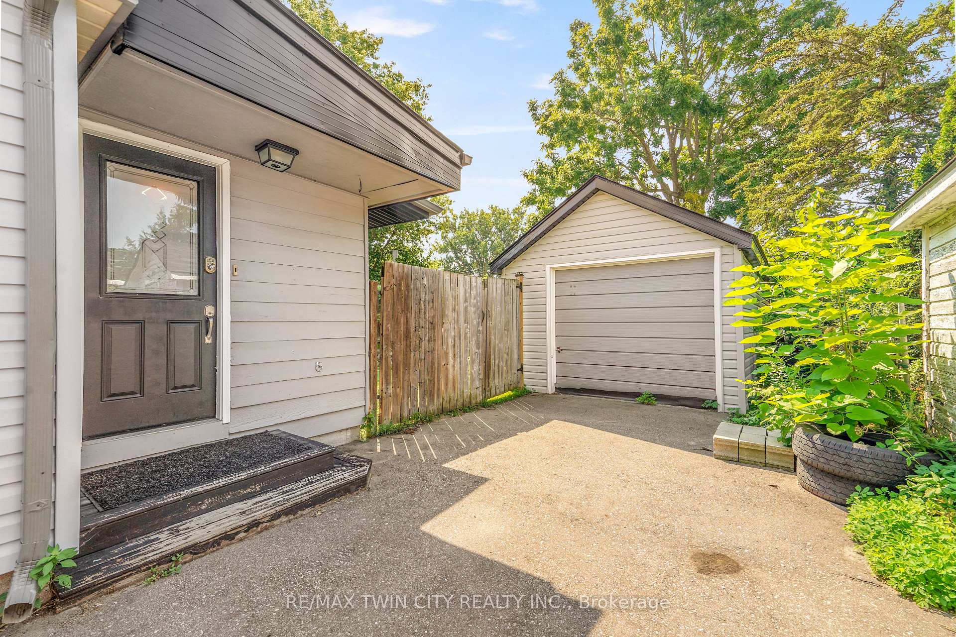 Photo 38 of 345 Nelson Street, Brantford, East Ward — HOMEH