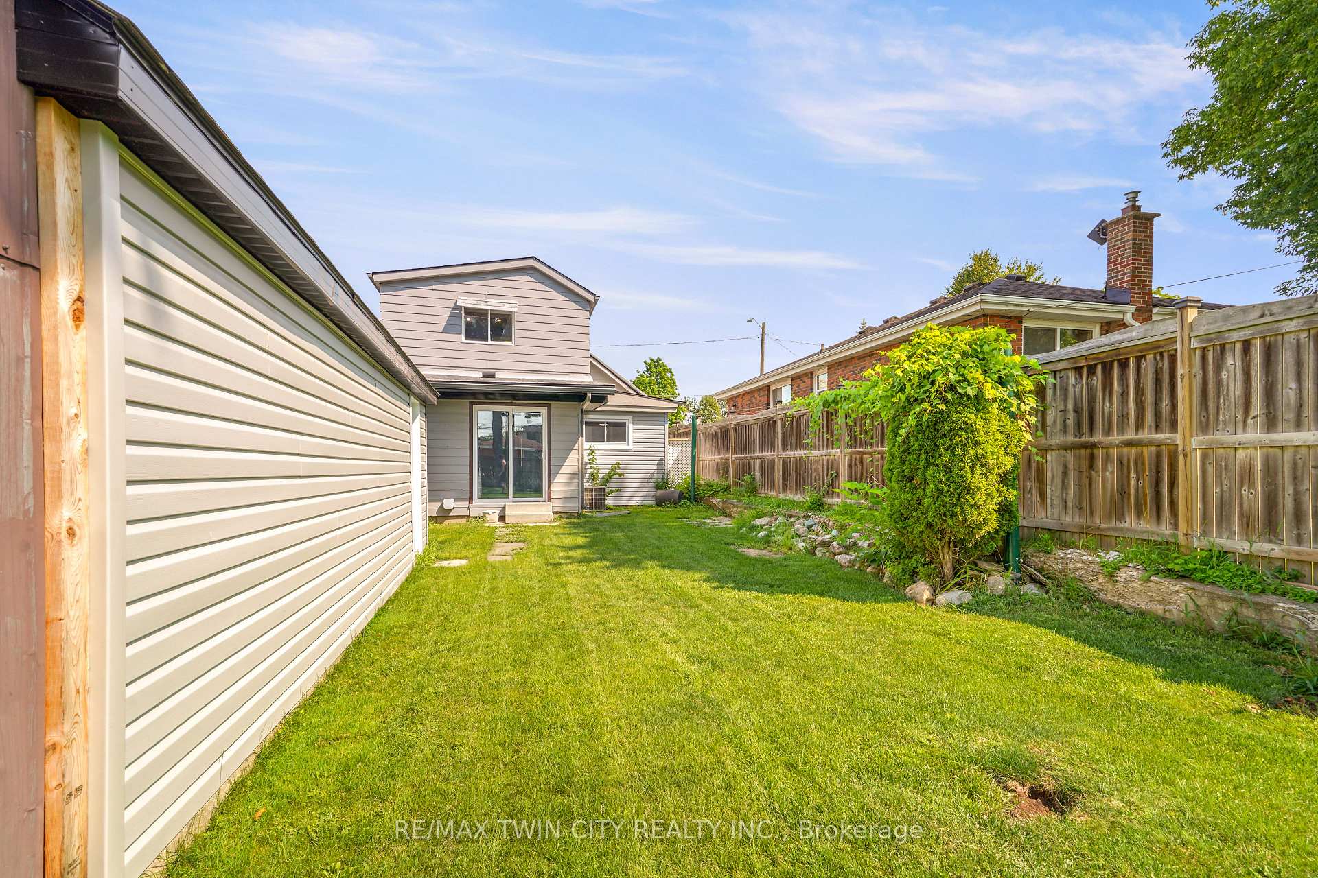 Photo 42 of 345 Nelson Street, Brantford, East Ward — HOMEH